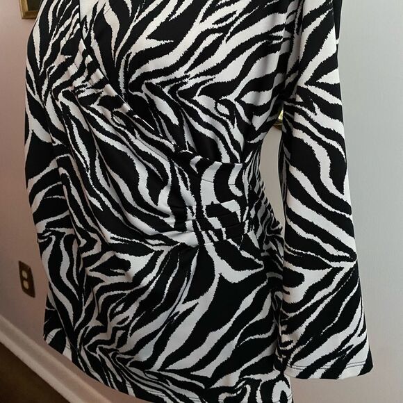 Peck & Peck Black White Ruched V-Neck Top | Slip-On Style | Approx Sz M - Picture 4 of 11